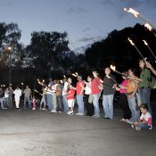 Símbolo humano paz y noviolencia Málaga
