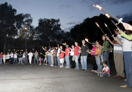 Símbolo humano paz y noviolencia Málaga